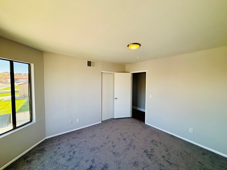 Building Photo - 38343 5th Pl W