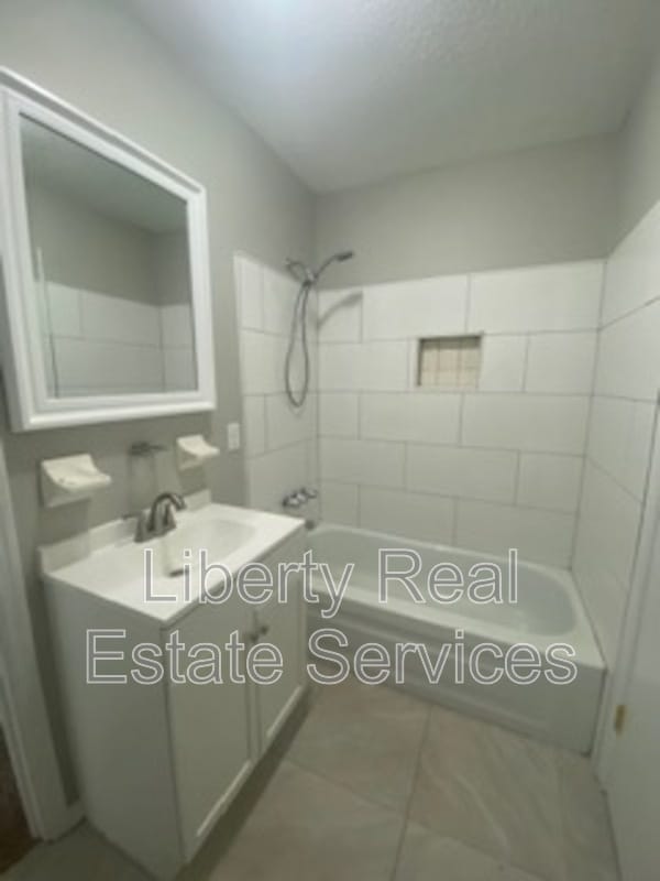 Building Photo - 728 Elaine St