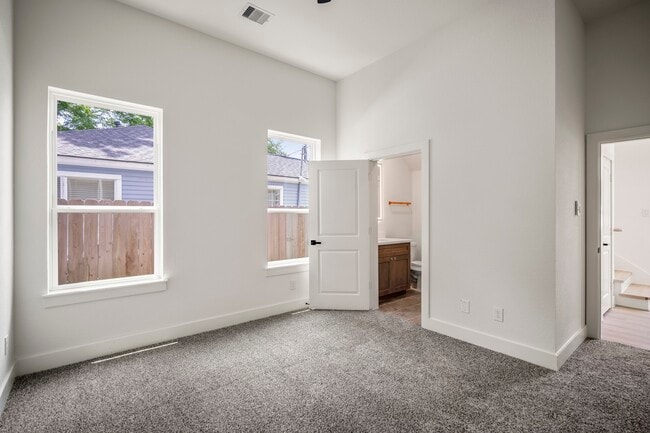 Building Photo - 1226 E 23rd St