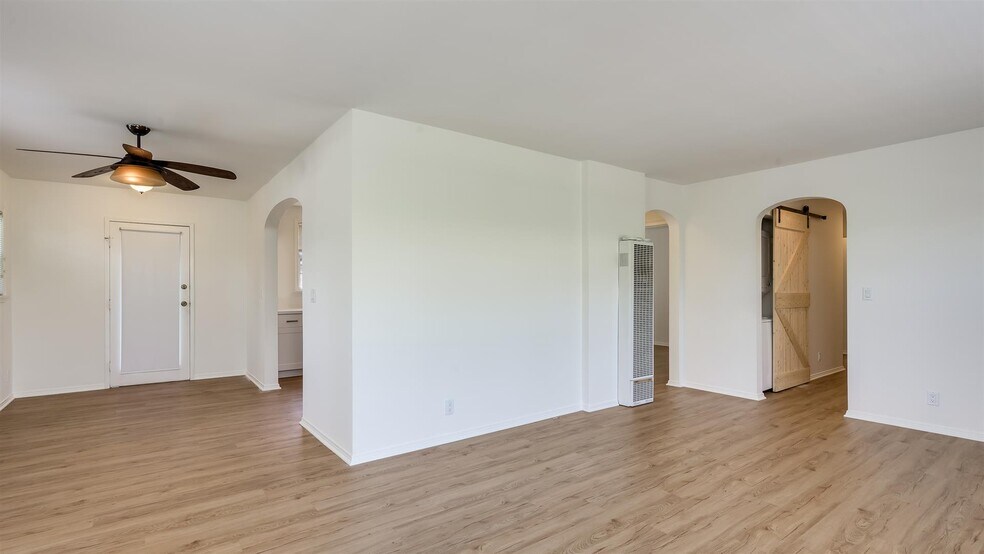 Building Photo - 313 Venice Way