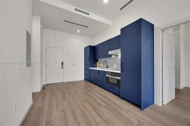 Building Photo - 4220 Laguna St