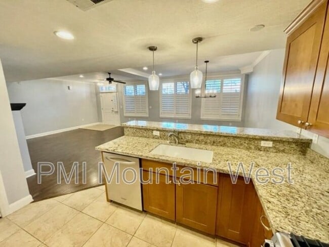 Building Photo - 88 S 900 E