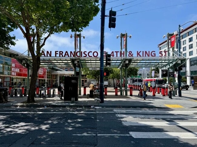 Building Photo - Stylish 1BR Condo in Prime Mission Bay Loc...