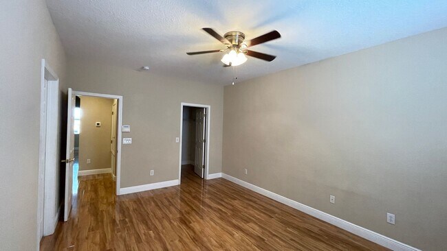 Building Photo - Unfurnished Annual Rental