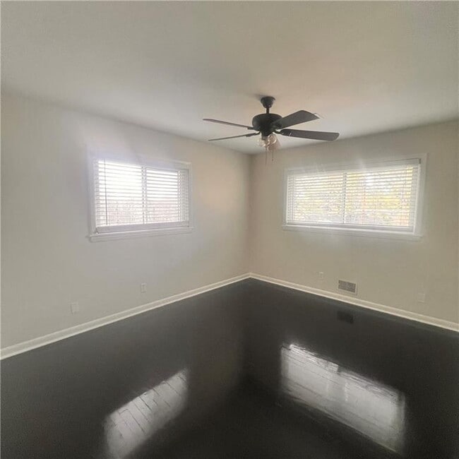 Building Photo - 3467 Pheasant Ct