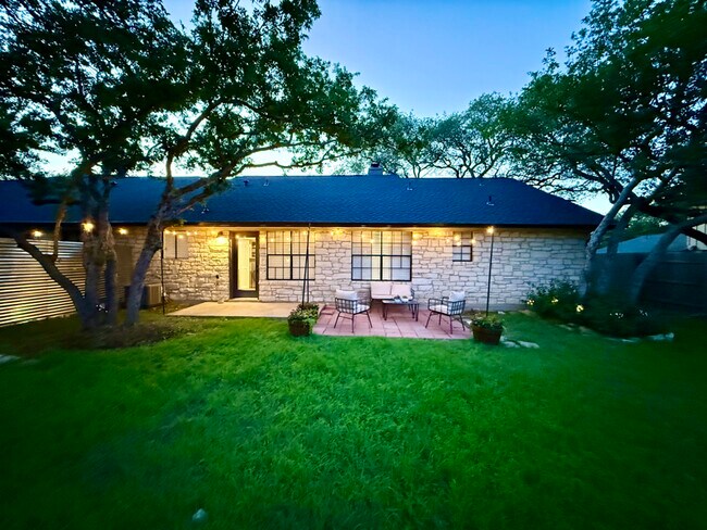 Building Photo - 508 Algerita Dr