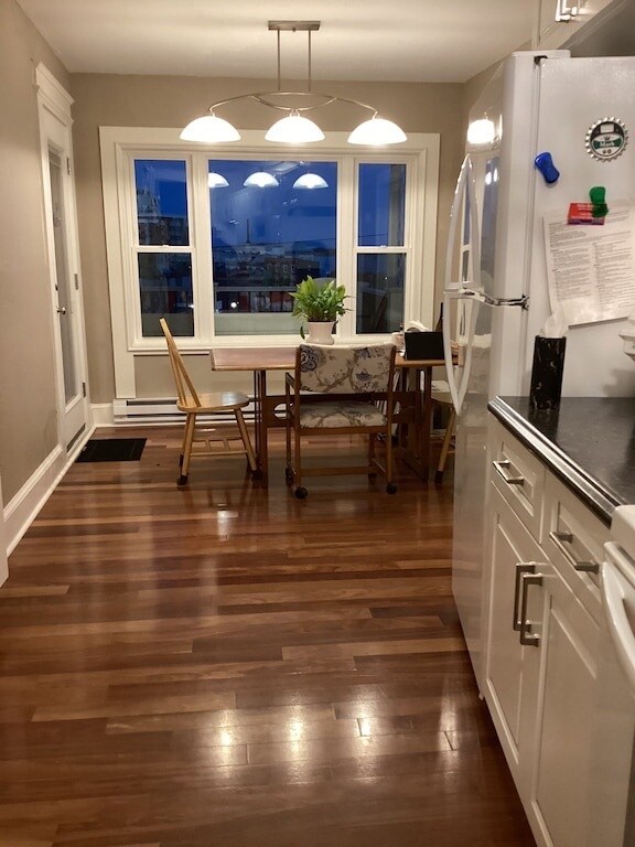 Eat-in Kitchen - 391 S Main St