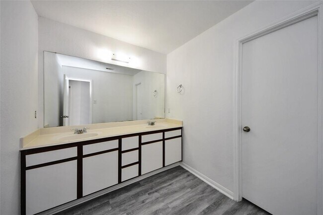 Building Photo - 21626 Dean Dale CRT