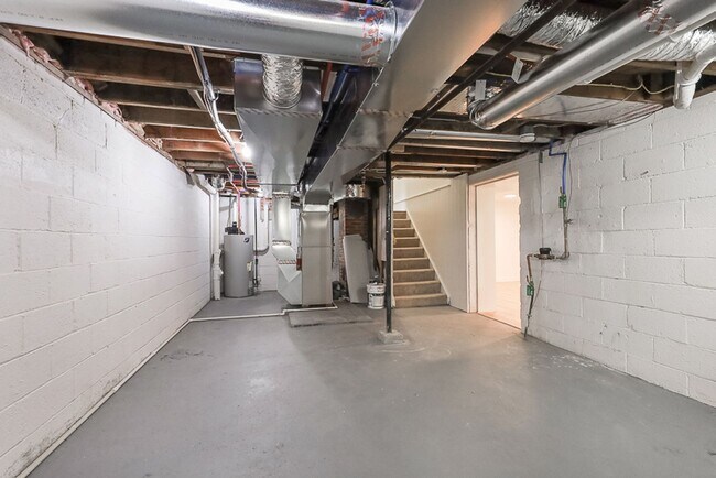 Building Photo - Four bedrooms/2.5 Baths Newly Remodeled Bay Village Home!