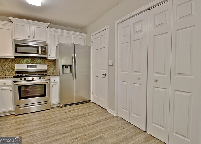 Building Photo - 338 Summer Pl