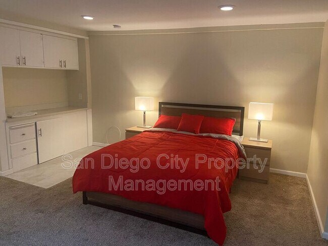 Building Photo - 5442 San Onofre Terrace