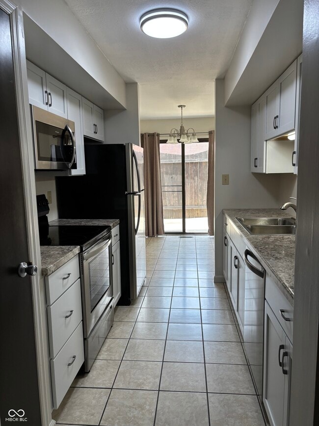 Building Photo - 665 Ironwood Dr
