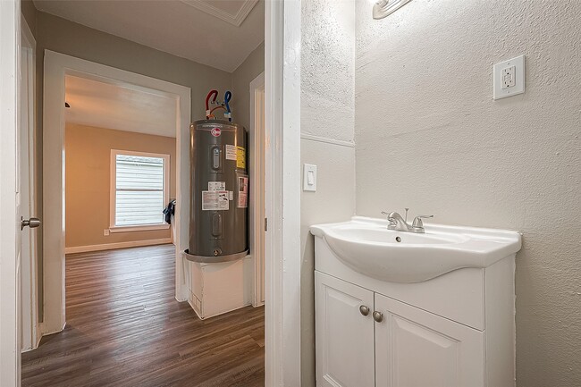 Building Photo - 4 Jennische St