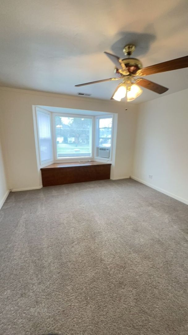 Building Photo - 2BD/1BATH - NORTHWEST GARAGE, LANDSCAPED YARD & WASHER/DRYER HOOKUP