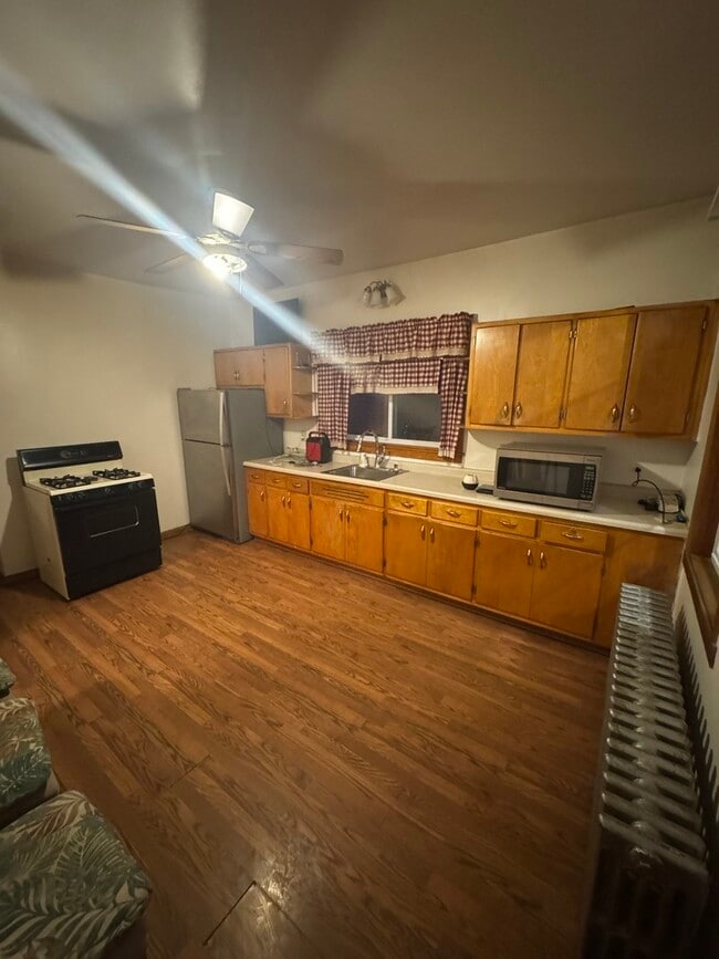 Building Photo - 3945 W 55th Pl