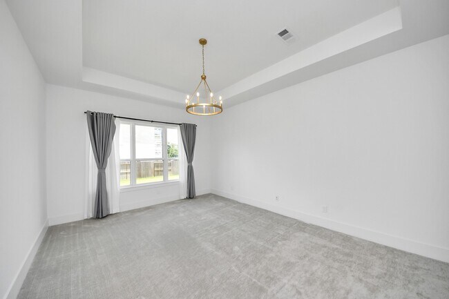 Building Photo - 10235 Forest Lake Dr