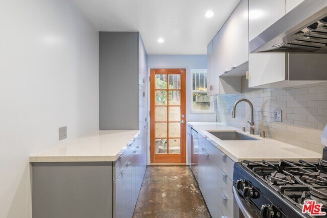 Building Photo - 1155 N Clark St