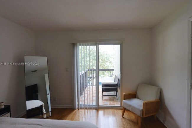Building Photo - 702 Commodore Dr