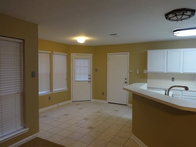 Building Photo - 2011 Wickburn Dr