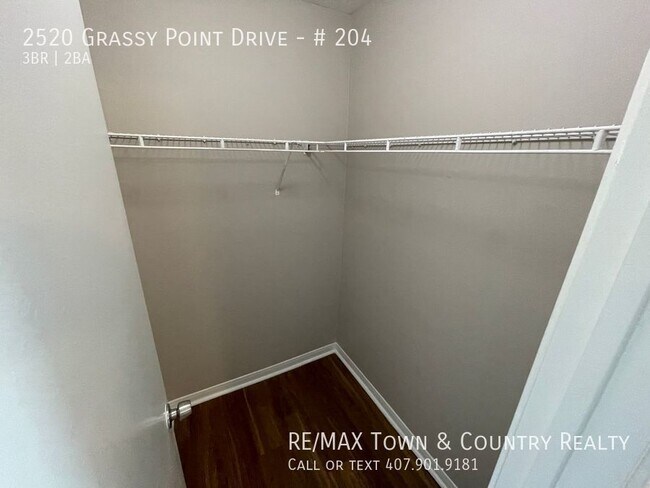 Building Photo - 2520 Grassy Point Dr