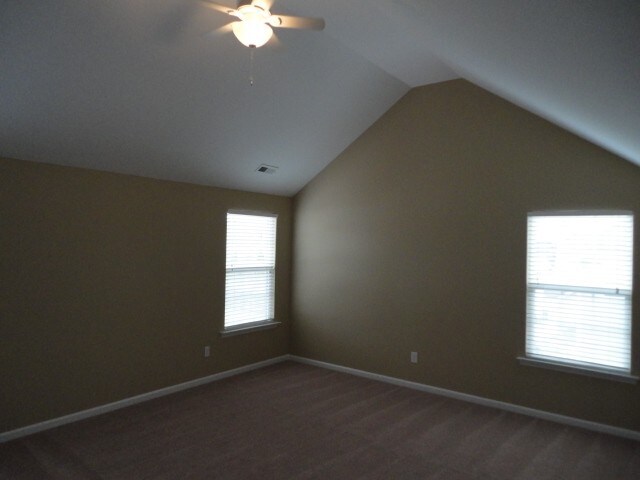 Building Photo - 1010 Golden Crest Dr