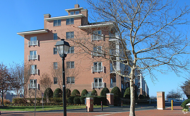 Building Photo - The PierPointe at Freemason Harbour
