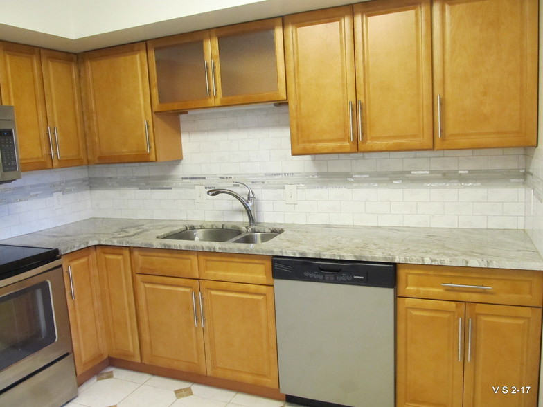 Kitchen - 107 Valley Stream Cir