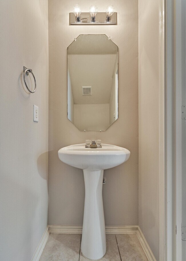 Building Photo - 10 Musgrove Pl