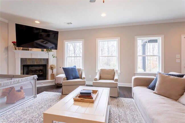 Building Photo - 357 Sydney Dr S