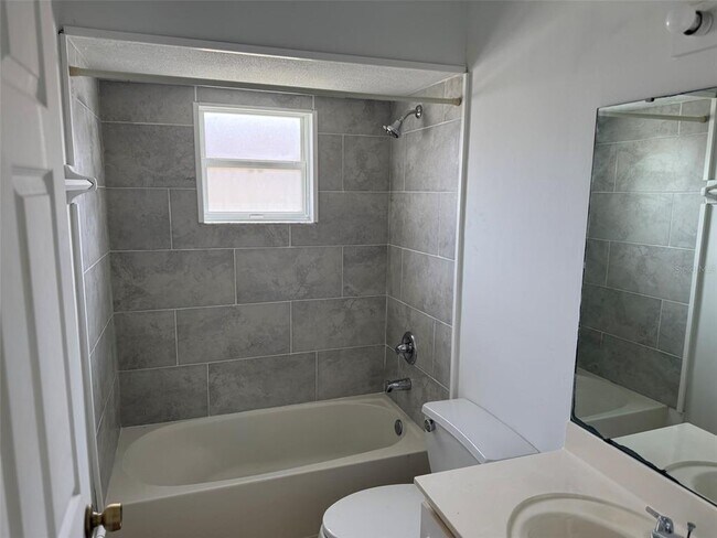 Building Photo - 6 Prince Manfred Pl