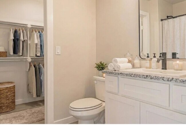 Building Photo - Take A Look In Havenbrook!