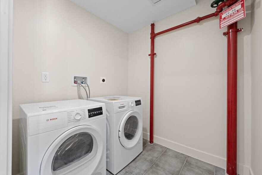 Building Photo - 310 Fenimore St