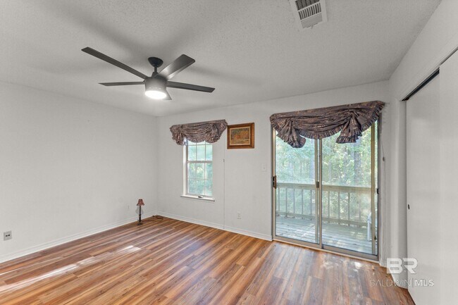 Building Photo - 600 Cheshire Ln