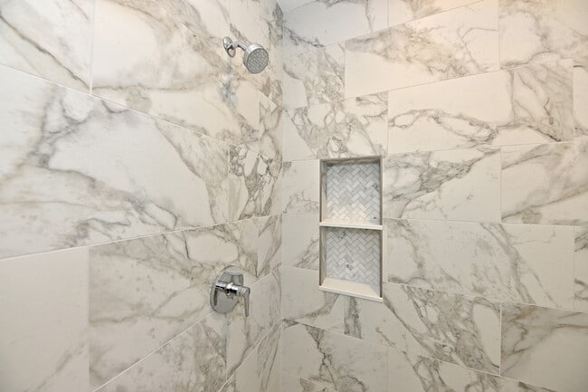 Building Photo - 62 Elm St