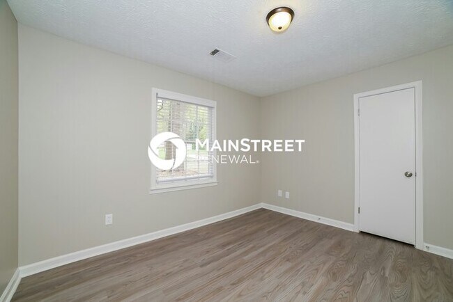 Building Photo - 3 Bedroom Pet-Friendly Home in Stockbridge...