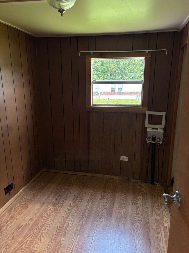 Building Photo - 2 BDRM 1 BA SINGLEWIDE MOBILE HOME IN PARK...