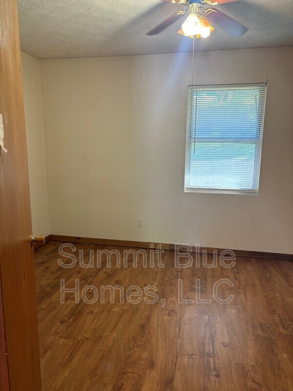 Building Photo - 3953 Kent St