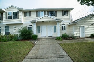 Building Photo - Luxury Unit in Prime Location!