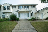 Building Photo - Luxury Unit in Prime Location!