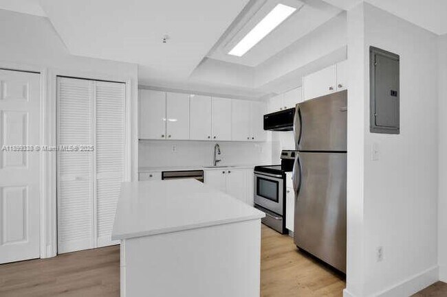 Building Photo - 3500 Coral Wy