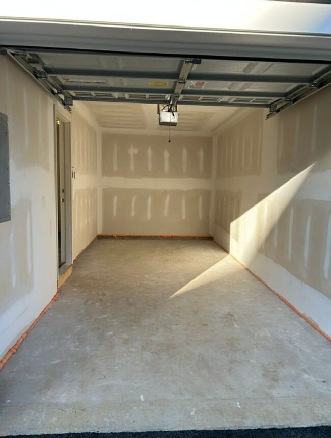 Building Photo - Beautiful 3 Bedroom, 2.5 Bath Townhome in Waynesboro!