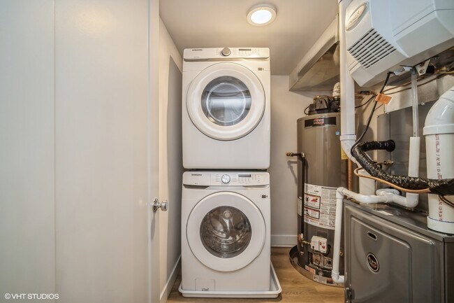Building Photo - 841 N Mozart St