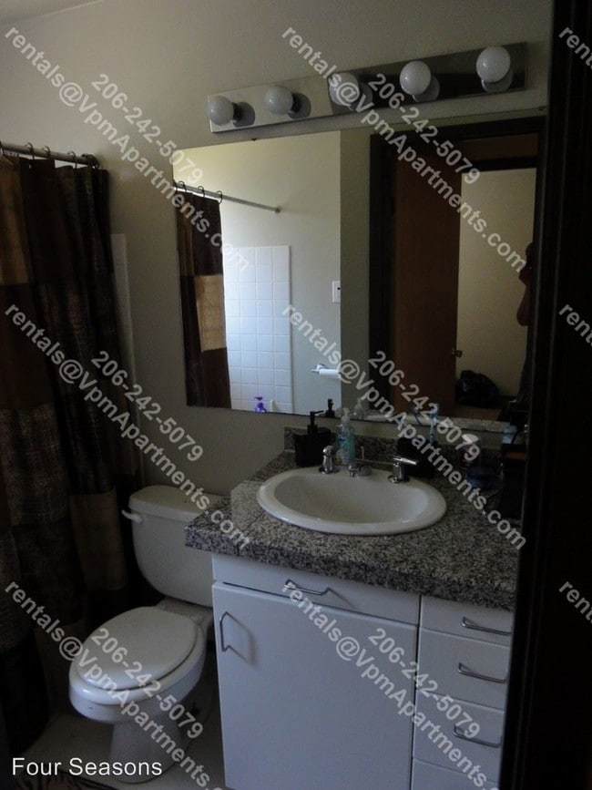 Building Photo - 3251 S 176th St