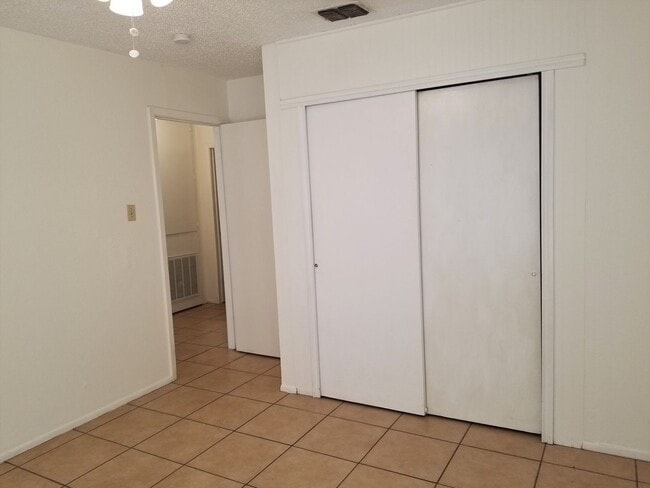 Building Photo - READY FOR MOVE-IN 410/Marbach!