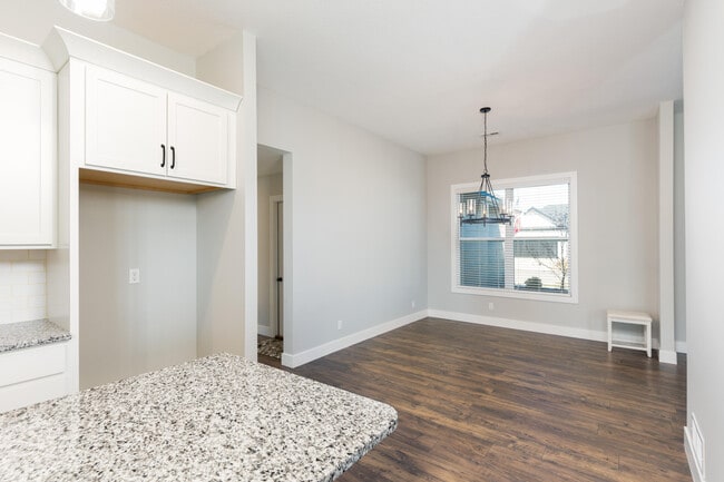 Building Photo - 4914 Glide Cv