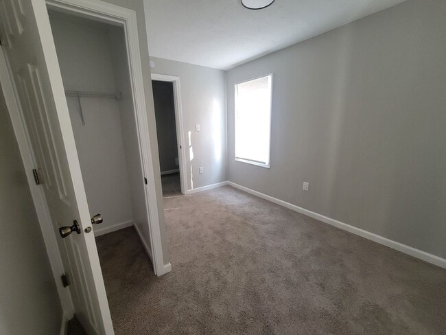 Building Photo - 1st Floor - 3 Bed 1 Bath