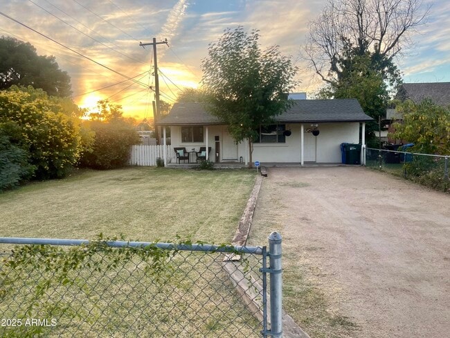 Building Photo - 5650 N 10th St