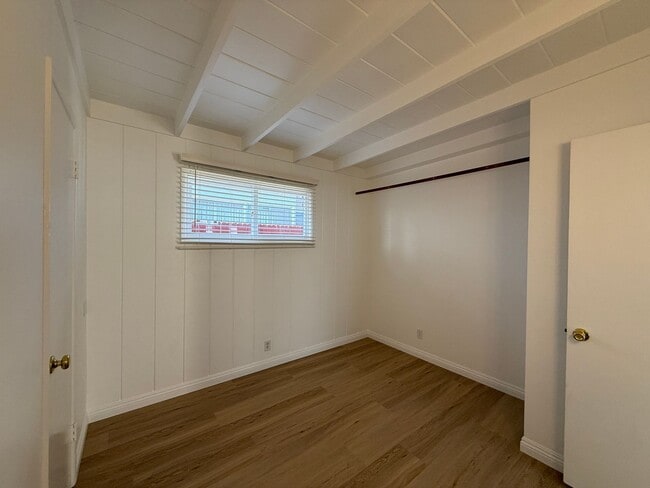 Building Photo - 1033-1035 Bath Lane