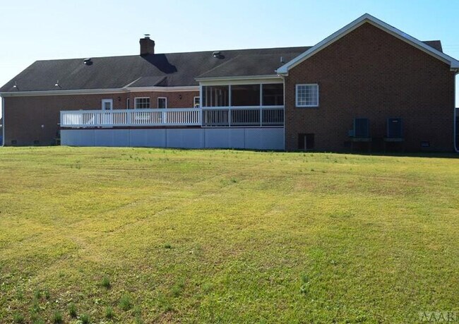 Building Photo - 579 Snowden Rd
