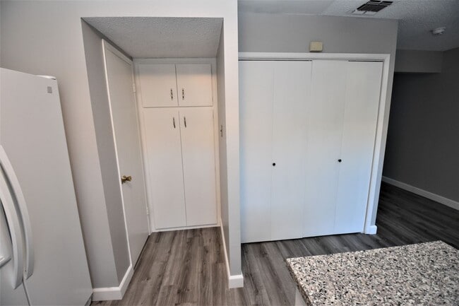 Building Photo - 8744 Woodman Way